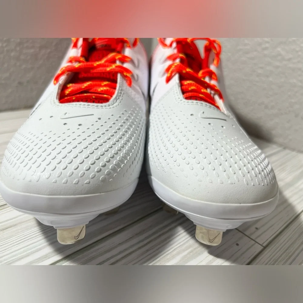 Nike‎ Women's Hyperdiamond 4 Pro Metal Fastpitch Softball Cleats Size 9.5 white